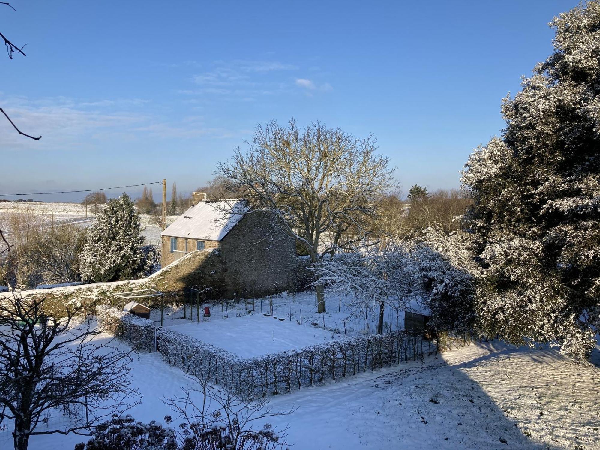La Petite Aze Holiday home Saint-Coulomb
